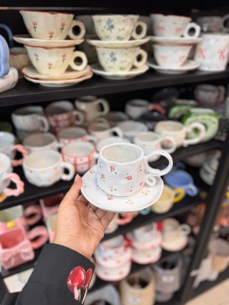 مج هاند ميد نقشة وردة احمر وزهري